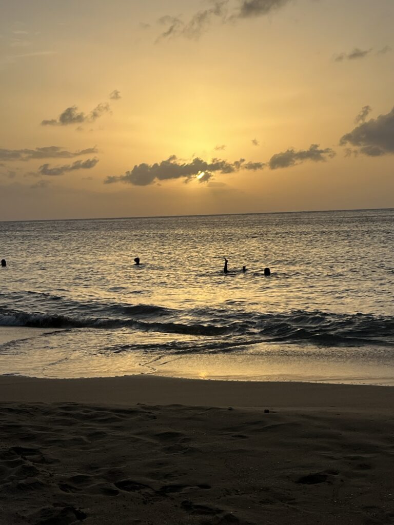 coucher de soleil plage de la perle guadeloupe